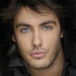 Avatar de profil de famousbollywood